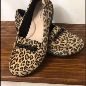Clarks loafers size 8 W